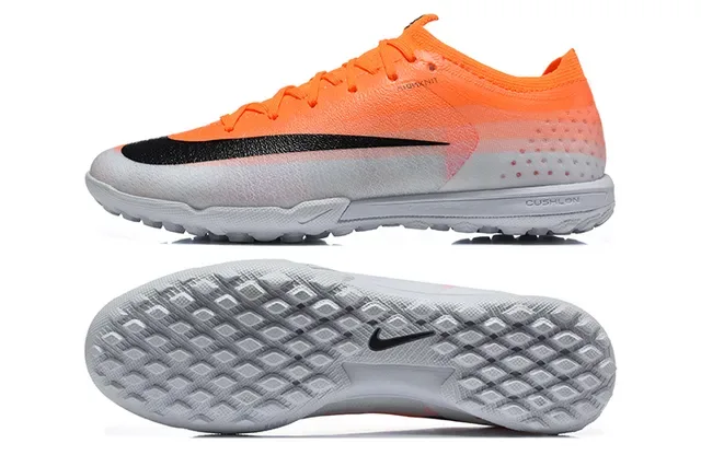 Nike Chaussures de Football Turf Orange et Noir Low-Cut Knit Upper Gradient Fade 9