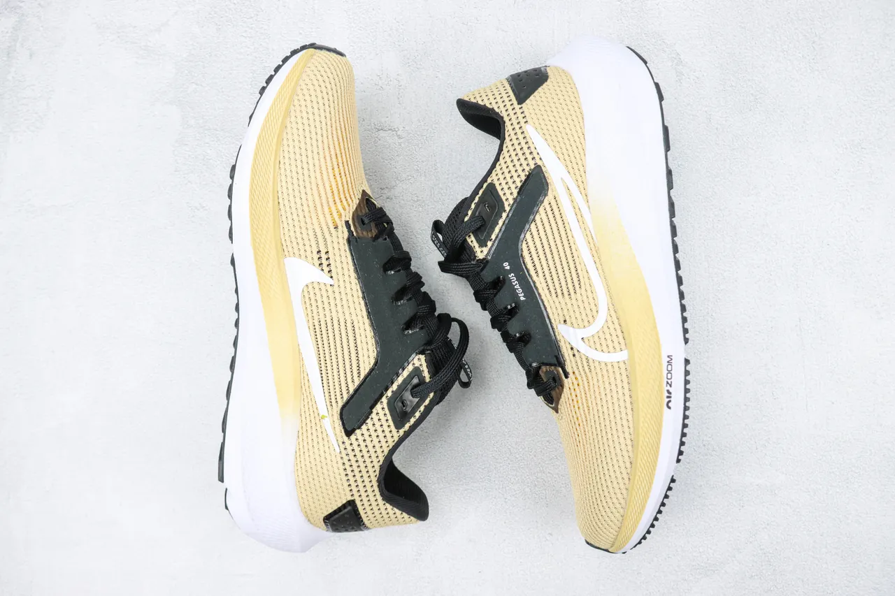 Nike Pegasus 40 beige noir blanc chaussures de course 2
