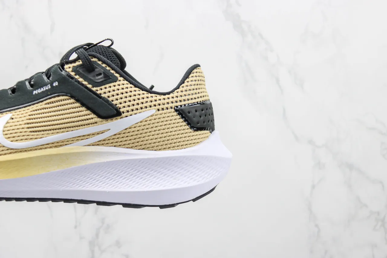 Nike Pegasus 40 beige noir blanc chaussures de course 7