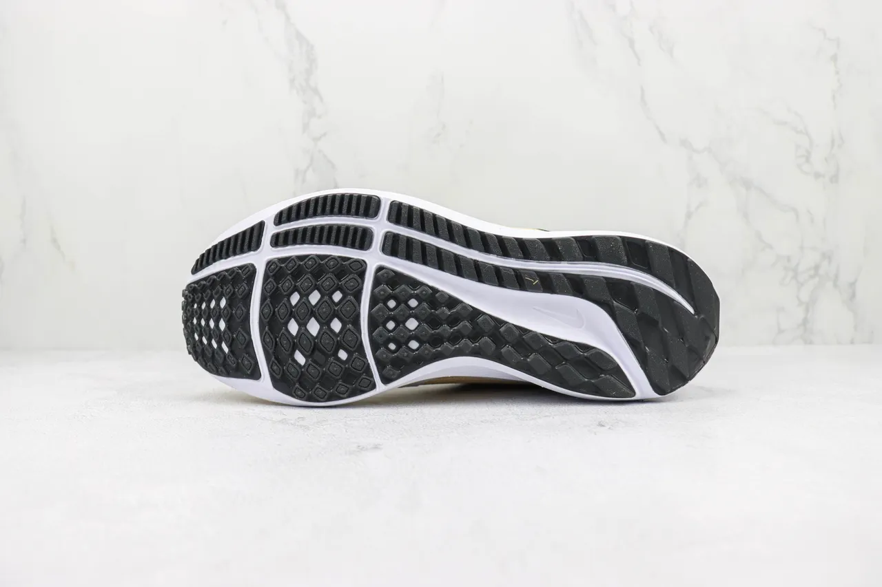 Nike Pegasus 40 beige noir blanc chaussures de course 8