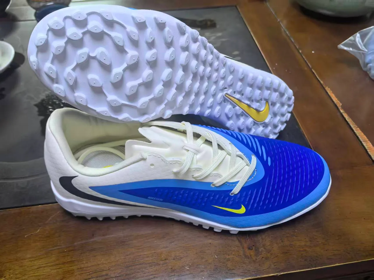 Nike Phantom GT Beige Blue chaussure à talon bas haut en synthétique texturé chaussures de soccer sur gazon 8