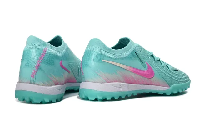 Nike Phantom GT Chaussures de football Turf upper knit bleu rose avec Swoosh gradient 5