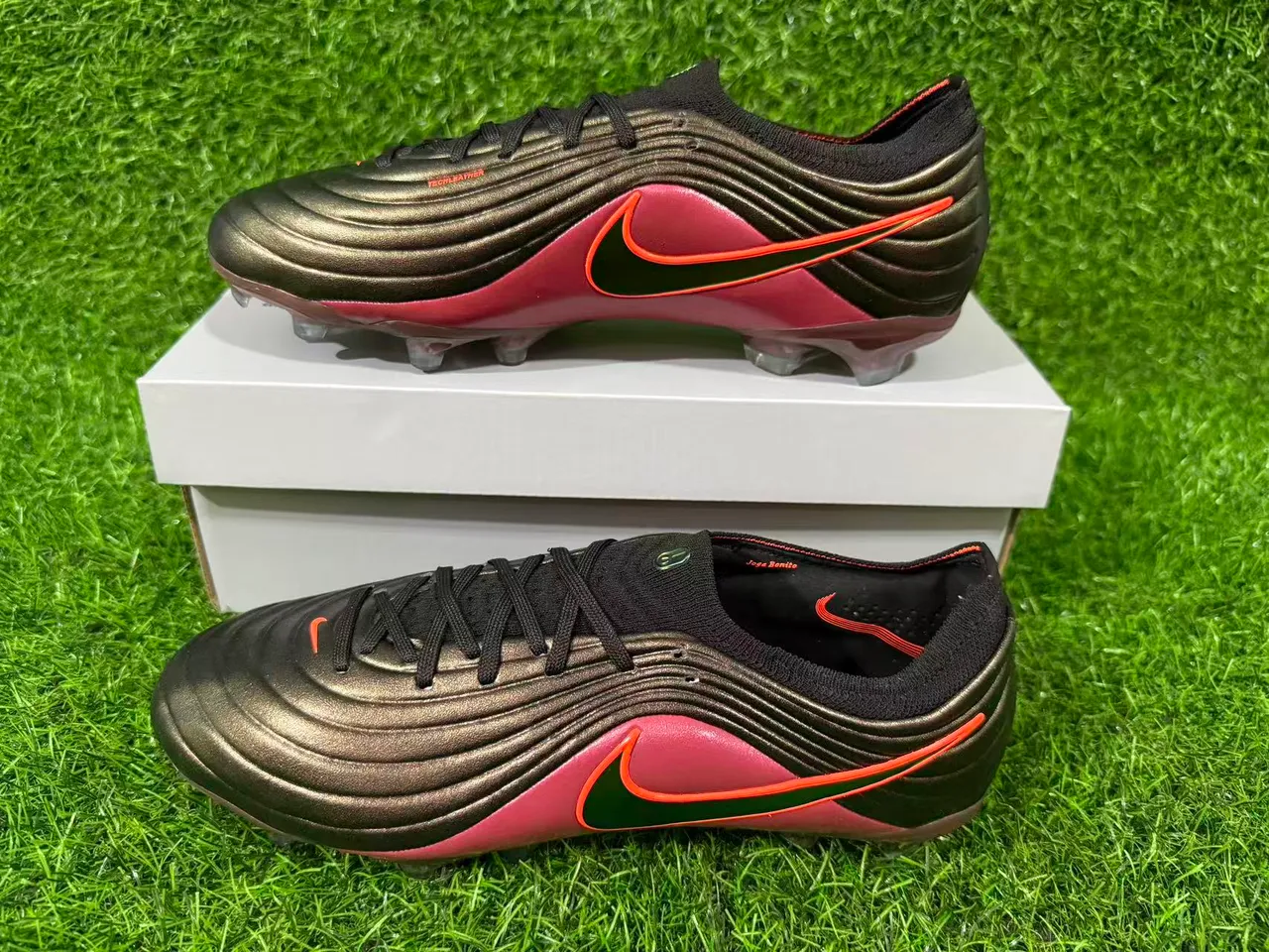 Nike Phantom GT بوردو أسود باترون موجي الجزء العلوي الصناعي أحذية كرة القدم للأرض الصلبة 8