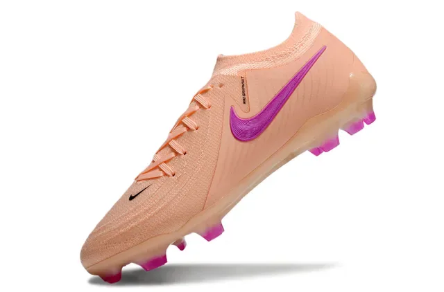 نيكي Phantom GT Gripknit Peach and Pink Firm-Ground أحذية كرة القدم 3