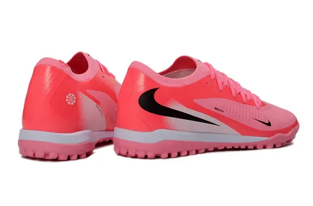 Nike Sapatos de futebol turf sintéticos texturizados de baixo corte superior em rosa e preto 5
