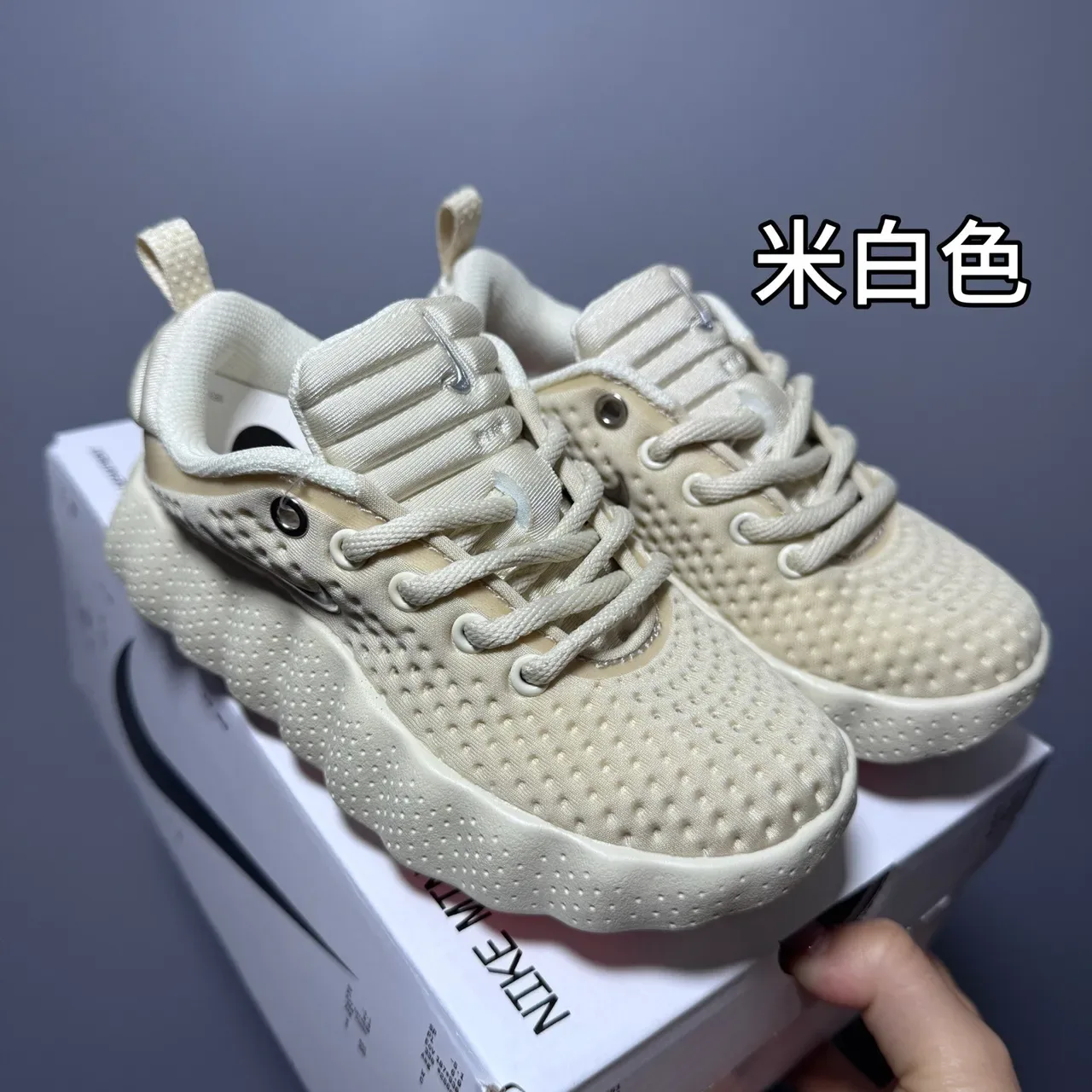 Nike Sneakers Lifestyle Violet Gris Maille Perforée Partie Supérieure Sculptée Ondulée Semelle Médiane 4