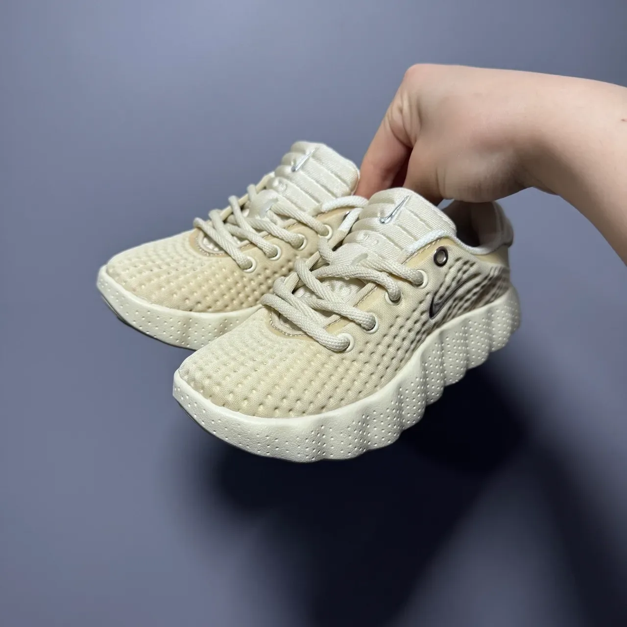 Nike Sneakers Lifestyle Violet Gris Maille Perforée Partie Supérieure Sculptée Ondulée Semelle Médiane 8