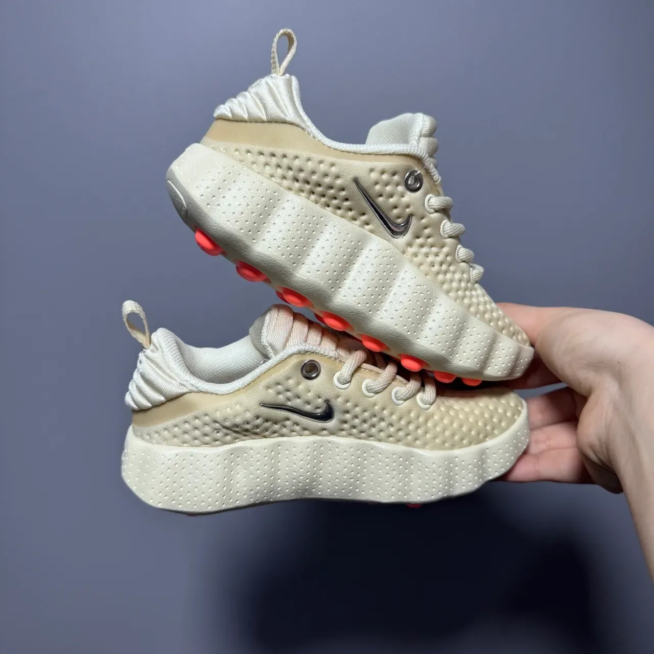 Nike Sneakers Lifestyle Violet Gris Maille Perforée Partie Supérieure Sculptée Ondulée Semelle Médiane 9