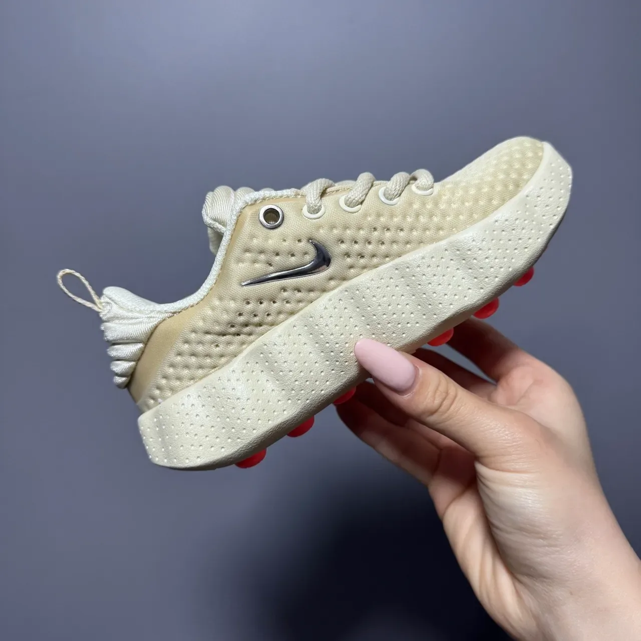 Nike Sneakers Lifestyle Violet Gris Maille Perforée Partie Supérieure Sculptée Ondulée Semelle Médiane 11