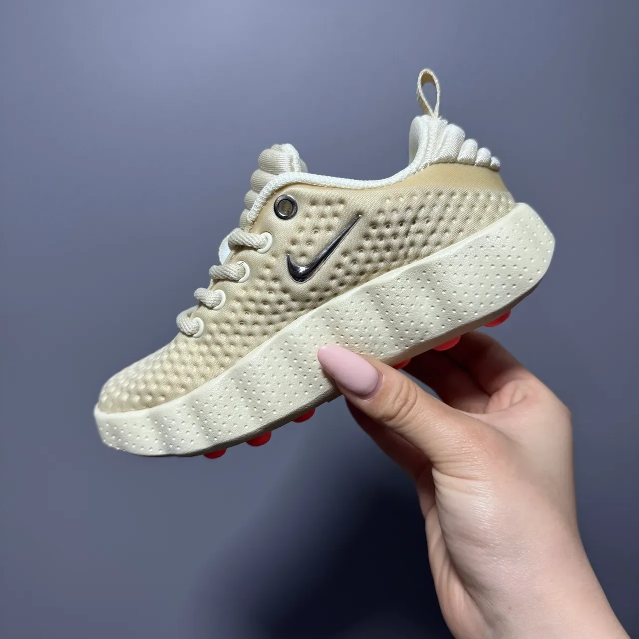 Nike Sneakers Lifestyle Violet Gris Maille Perforée Partie Supérieure Sculptée Ondulée Semelle Médiane 12