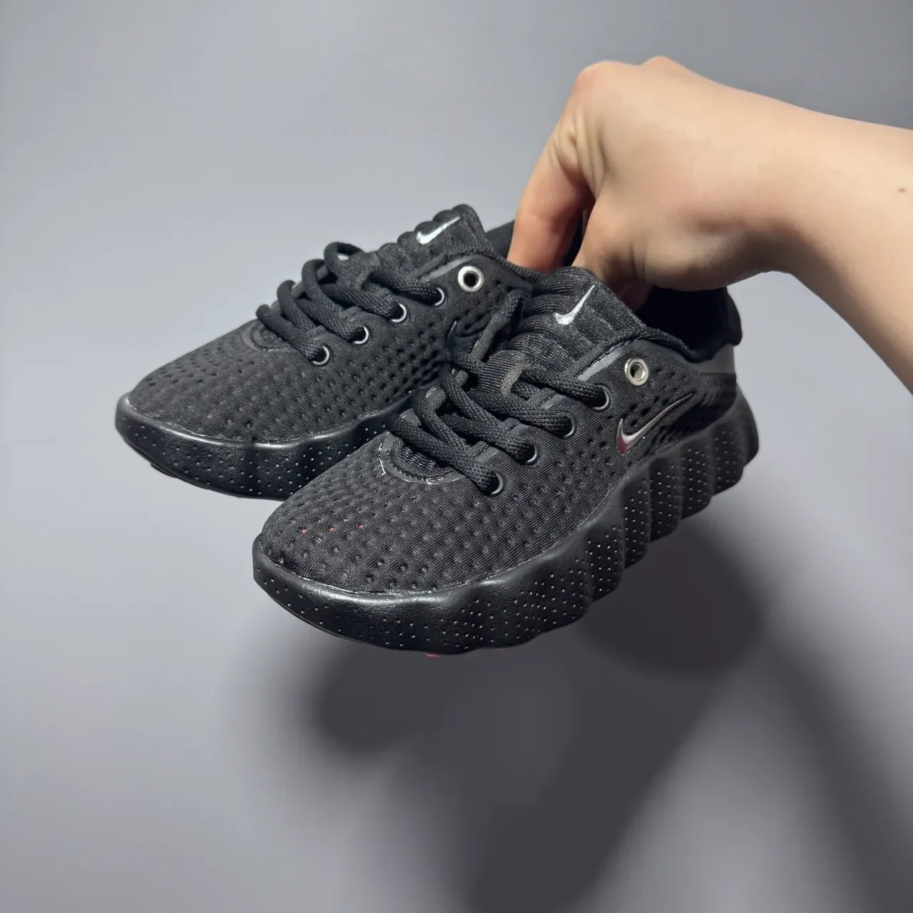 Nike Sneakers Lifestyle Violet Gris Maille Perforée Partie Supérieure Sculptée Ondulée Semelle Médiane 17