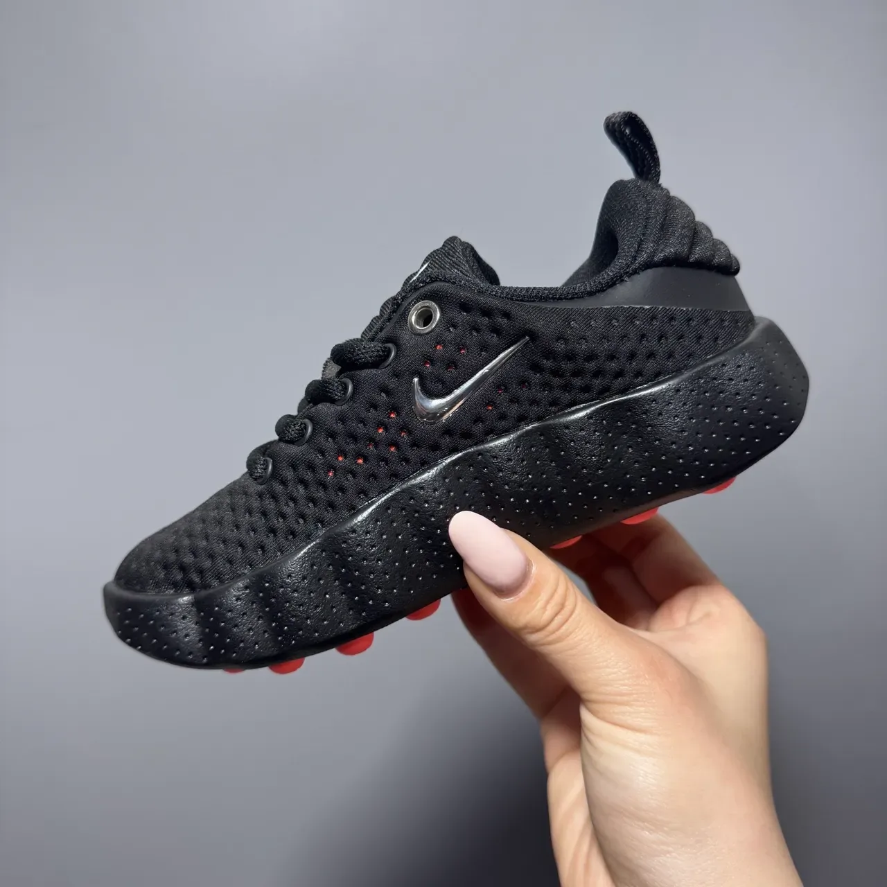 Nike Sneakers Lifestyle Violet Gris Maille Perforée Partie Supérieure Sculptée Ondulée Semelle Médiane 21