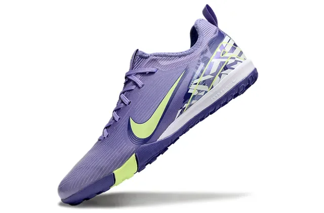 Nike chaussures de football indoor à coupe basse avec empeigne synthétique en violet et vert 3