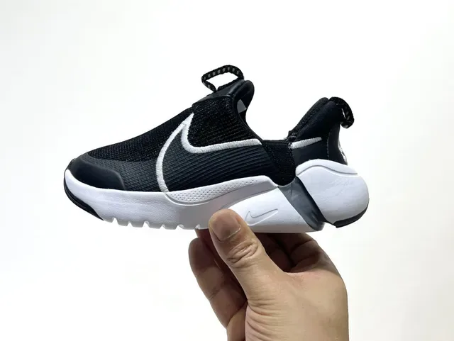 Nike React Phantom Slip-On Knit Lifestyle Sneakers 18
