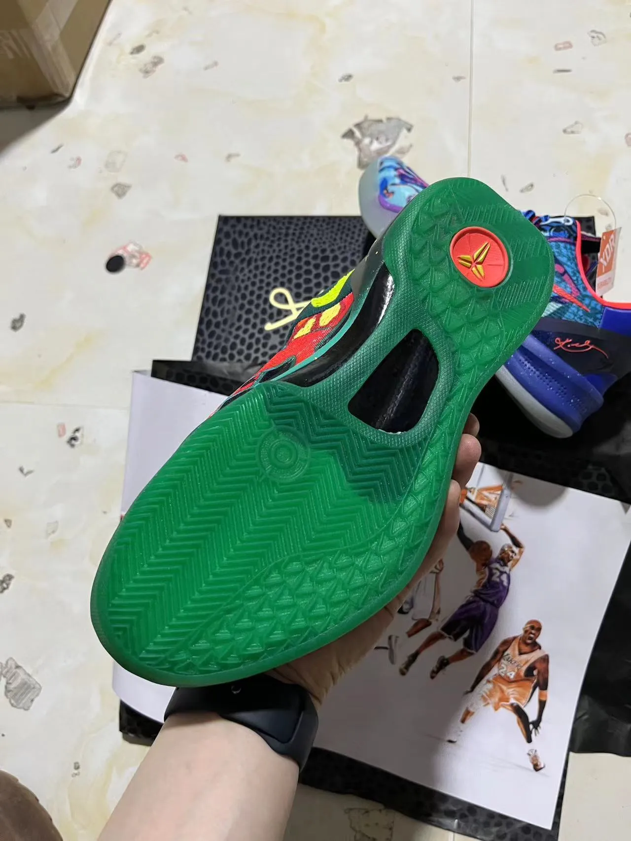 Nike Red Green Low-Top Silhouette Multicolor Graphic Textile Upper Basketball Shoes 5