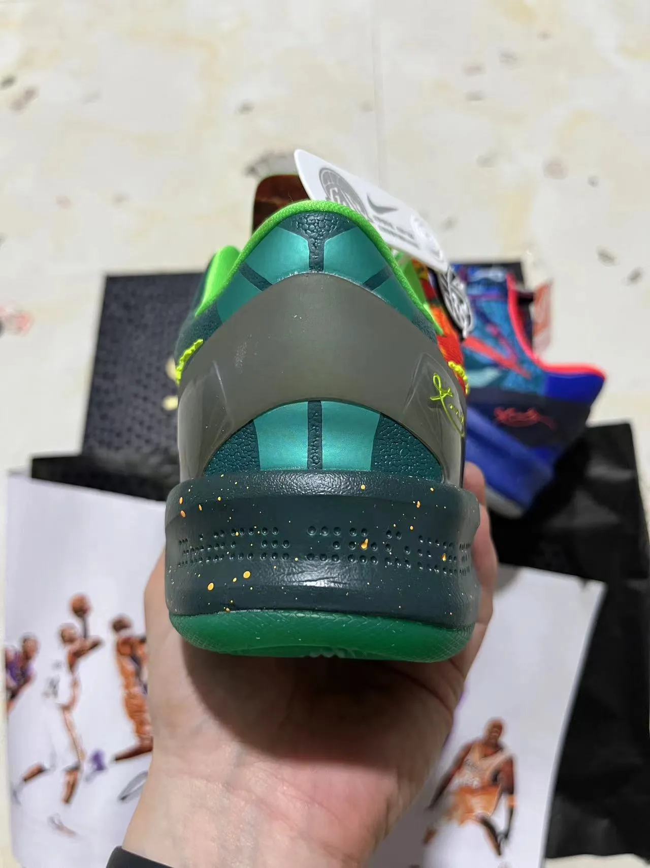 Nike Red Green Low-Top Silhouette Multicolor Graphic Textile Upper Basketball Shoes 7