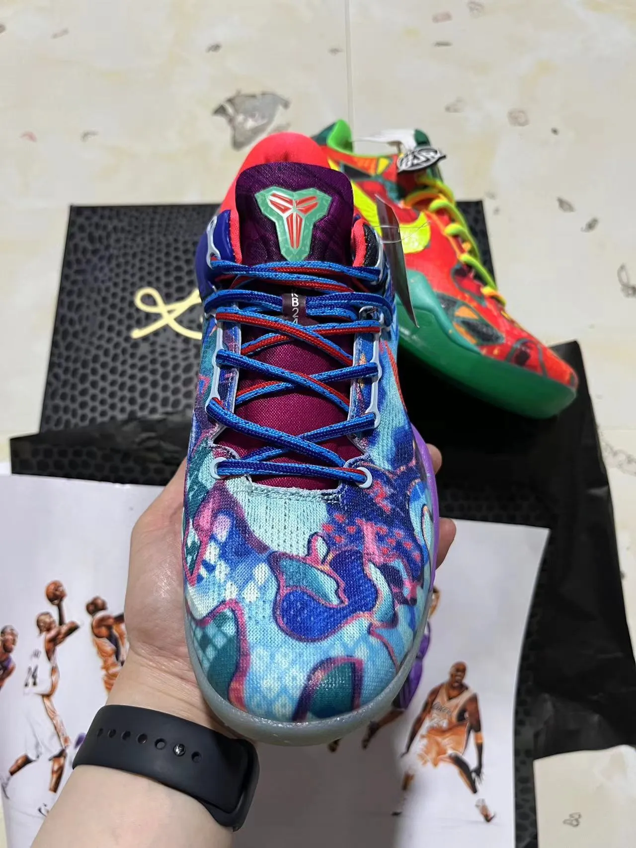 Nike Red Green Low-Top Silhouette Multicolor Graphic Textile Upper Basketball Shoes 9
