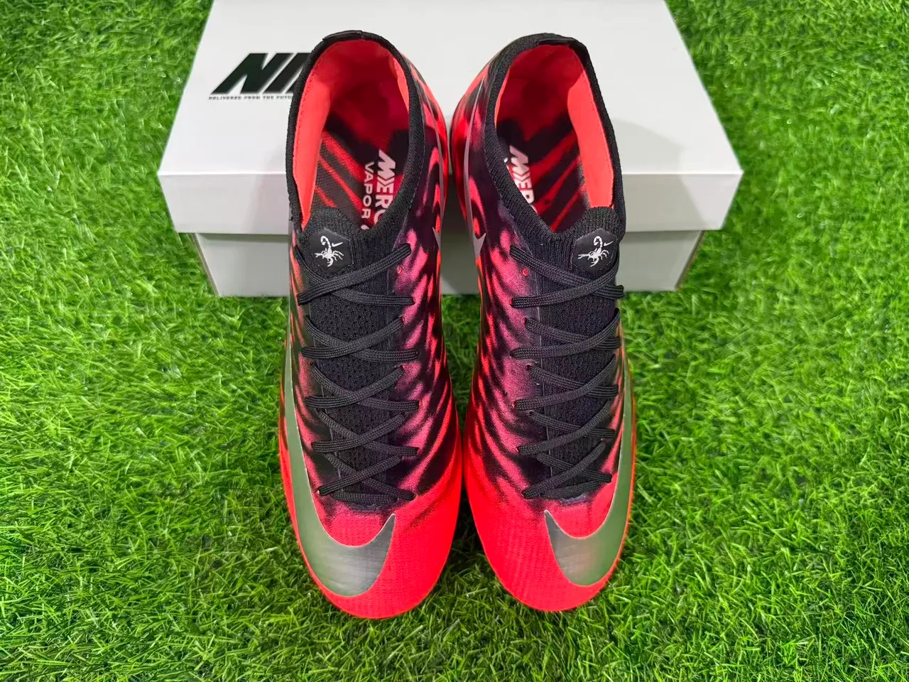 Nike Red Multicolor Low-Cut Lace-Up Tiger-Stripe Print Firm-Ground Soccer Shoes 5