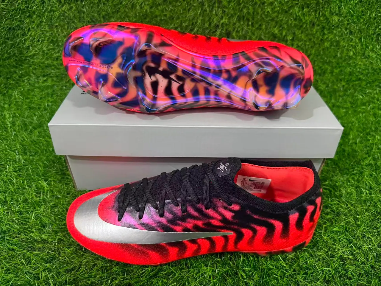 Nike Red Multicolor Low-Cut Lace-Up Tiger-Stripe Print Firm-Ground Soccer Shoes 7