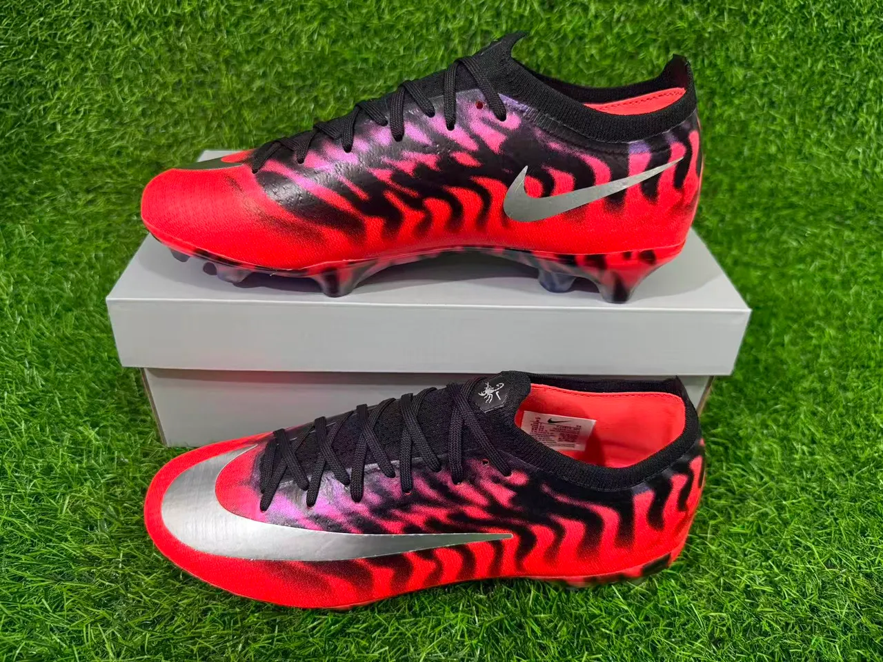 Nike Red Multicolor Low-Cut Lace-Up Tiger-Stripe Print Firm-Ground Soccer Shoes 8