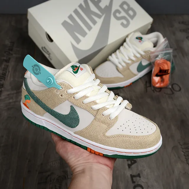 Nike SB Dunk Low Beige Green Canvas e couro superior texturizado Swoosh Tênis para skate 2