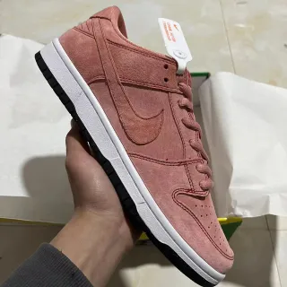 Nike SB Dunk Low 尘玫瑰麂皮滑板鞋