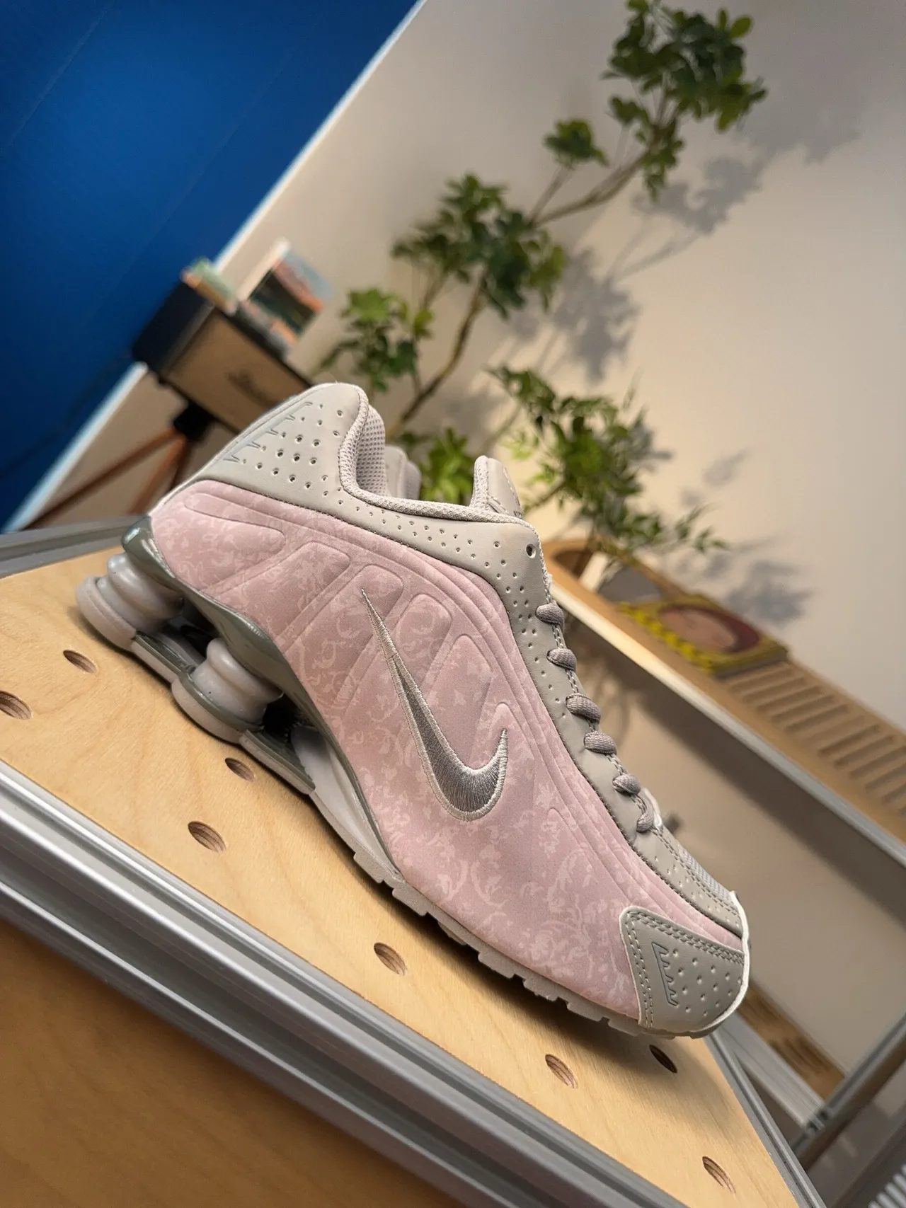 Nike Shox Pink Gray Low-Top Column Cushioning Lifestyle Sneakers 3