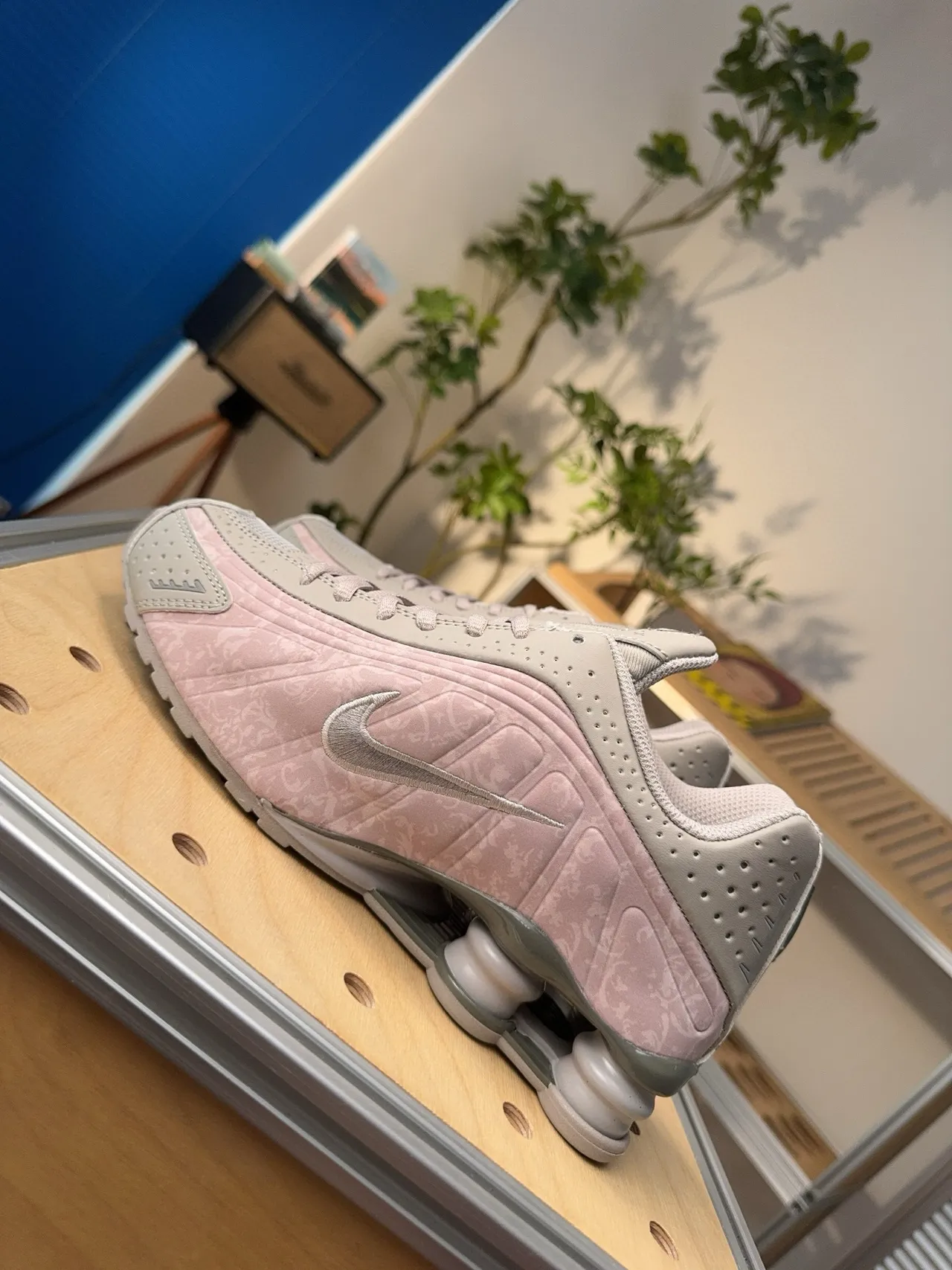 Nike Shox Pink Gray Low-Top Column Cushioning Lifestyle Sneakers 4