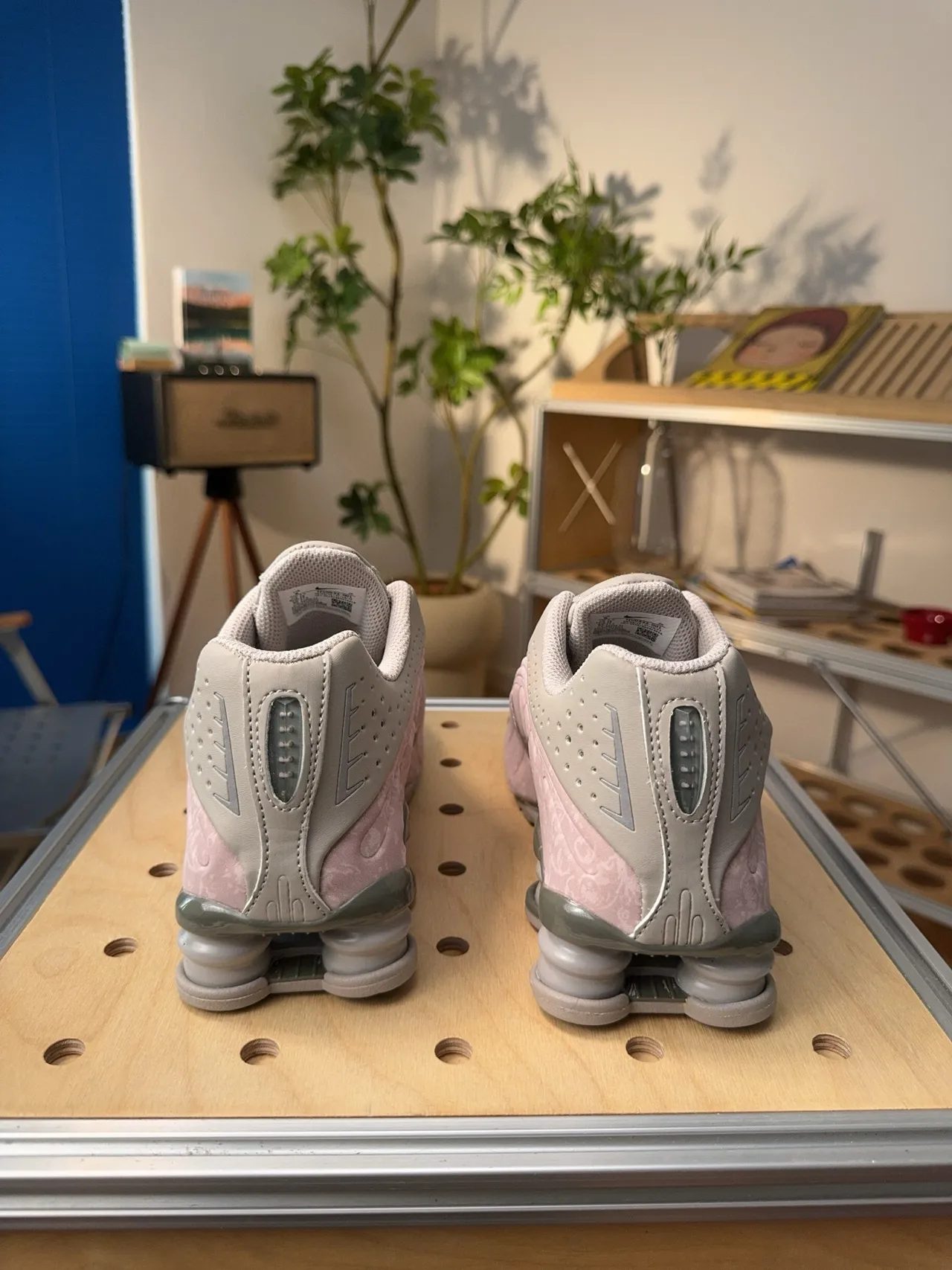 Nike Shox Pink Gray Low-Top Column Cushioning Lifestyle Sneakers 6