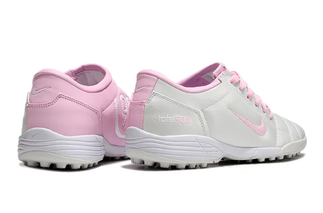 Nike Total 90 III Chaussures de football Turf blanc et rose 5