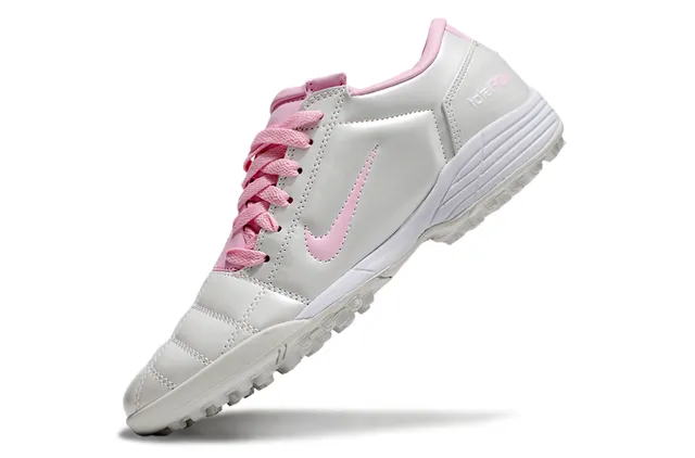 Nike Total 90 III Chaussures de football Turf blanc et rose 7