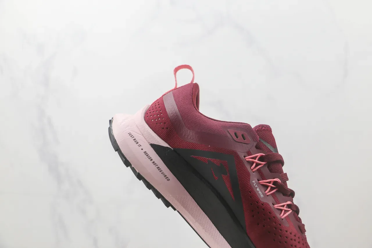 Chaussures de running Nike Trail Burgundy Pink tige en maille ingénierée overlays synthétiques noirs 5