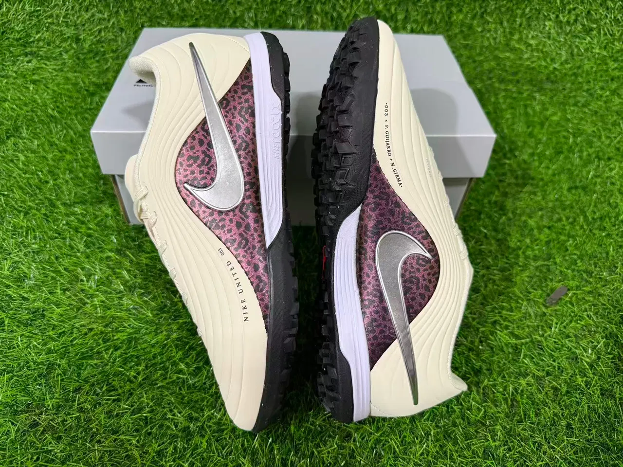 Nike United 003 Estampado de leopardo Césped artificial Zapatos de fútbol 2