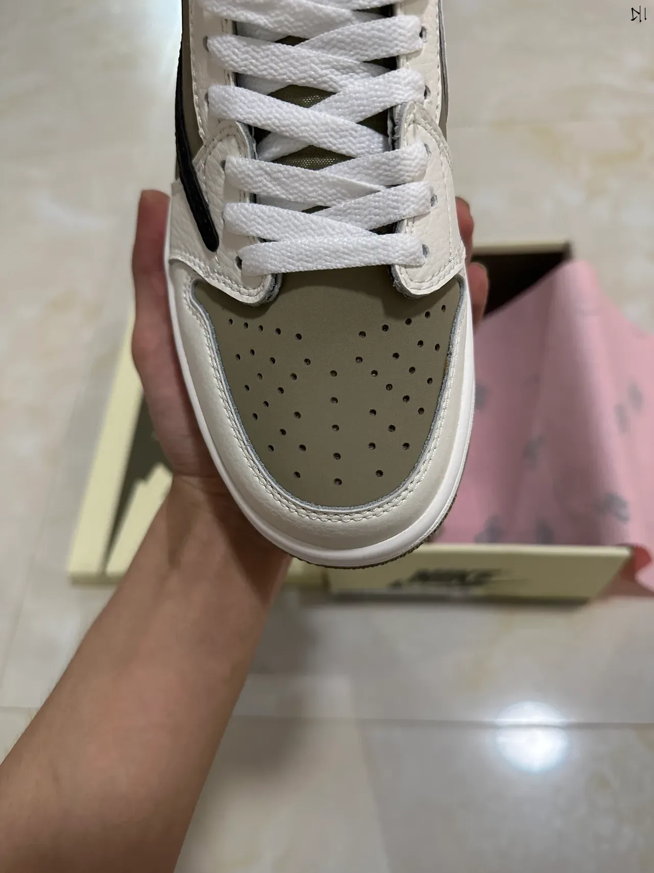 Nike White Beige Low-Top Layered Leather/synthetic Upper Lifestyle Sneakers 3