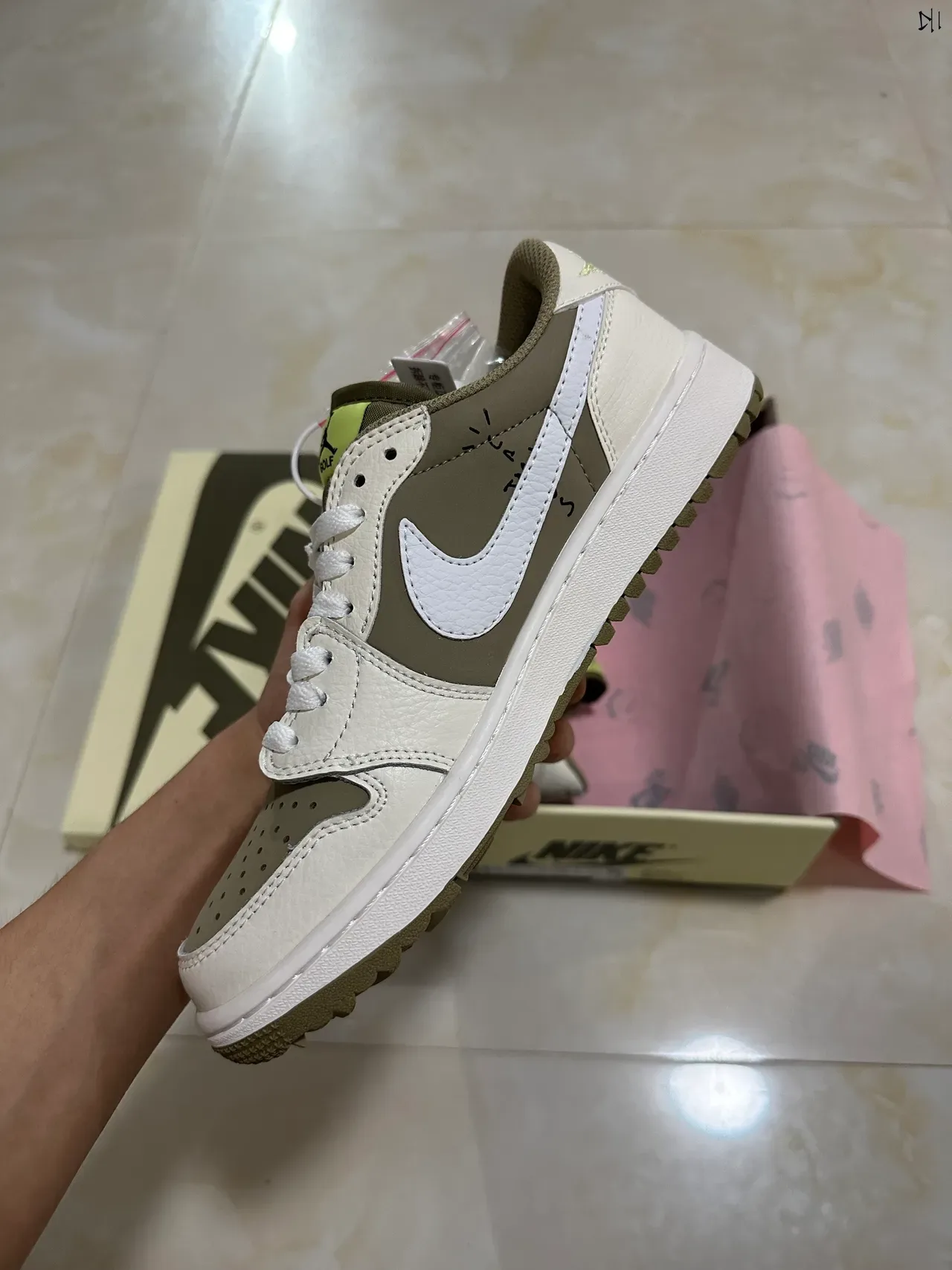 Nike White Beige Low-Top Layered Leather/synthetic Upper Lifestyle Sneakers 5