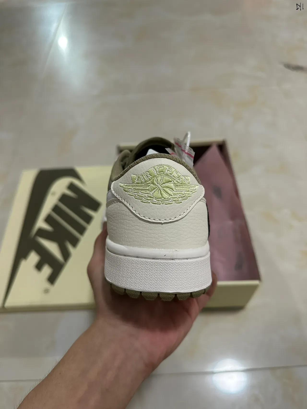 Nike White Beige Low-Top Layered Leather/synthetic Upper Lifestyle Sneakers 7