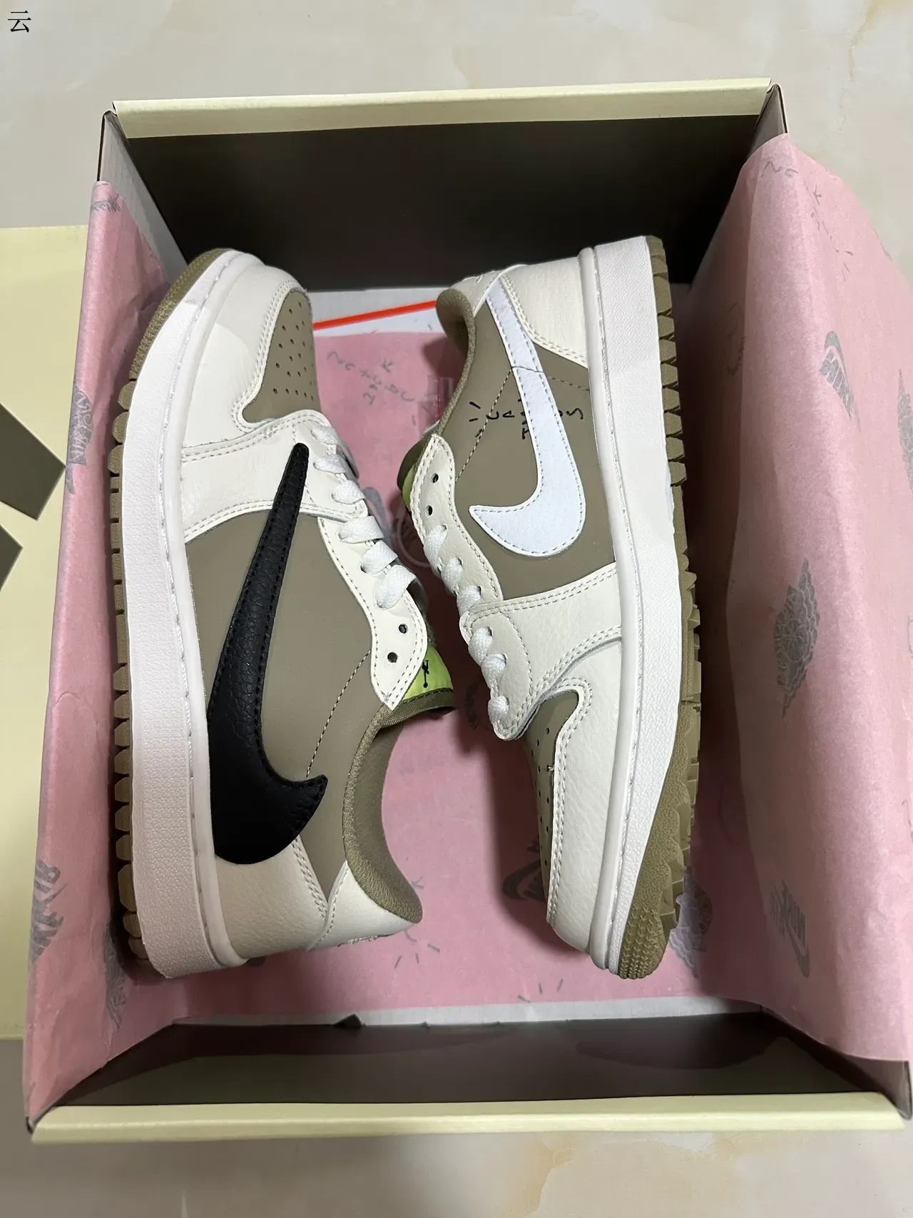 Nike White Beige Low-Top Layered Leather/synthetic Upper Lifestyle Sneakers 8