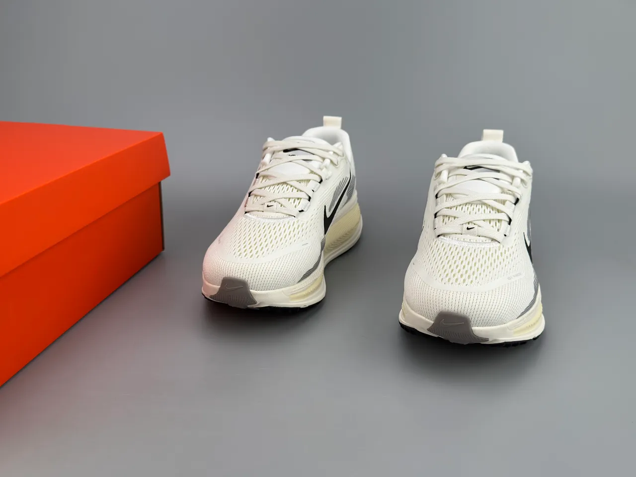 Nike White Black Engineered Knit Upper ZoomX Midsole Running Shoes 3
