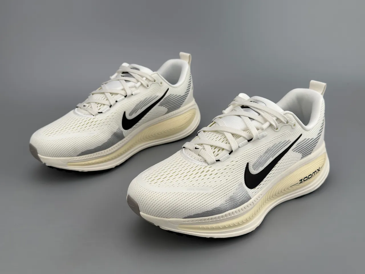Nike White Black Engineered Knit Upper ZoomX Midsole Running Shoes 5