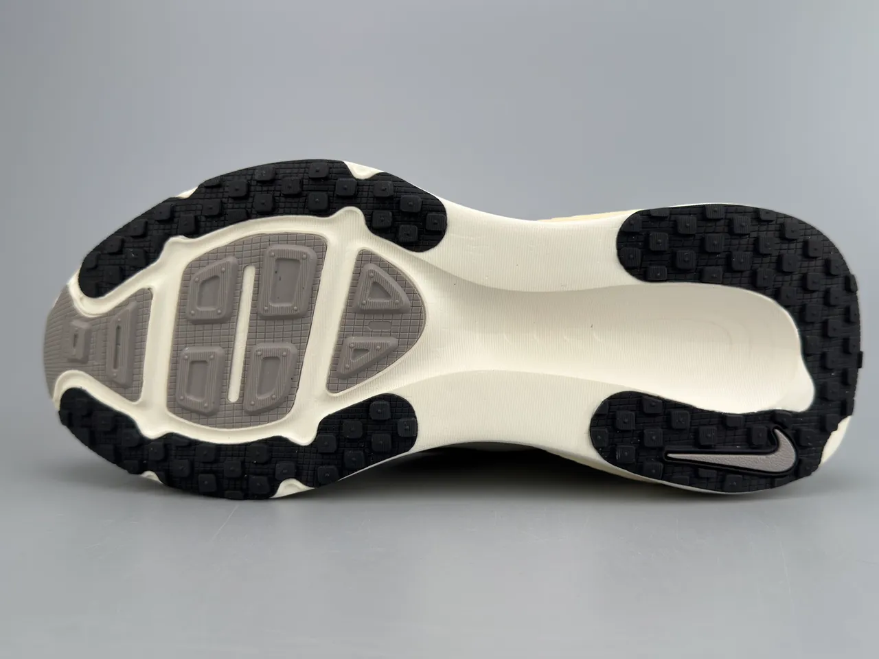 Nike White Black Engineered Knit Upper ZoomX Midsole Running Shoes 8