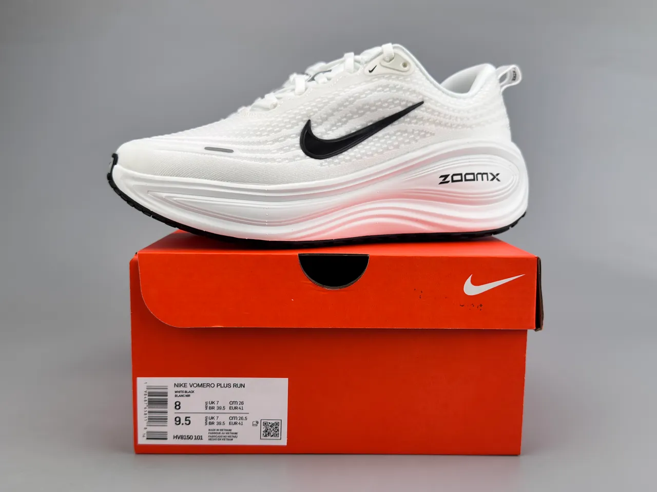 Nike White Black Engineered Mesh Upper Sculpted Wave Midsole Running Shoes 4