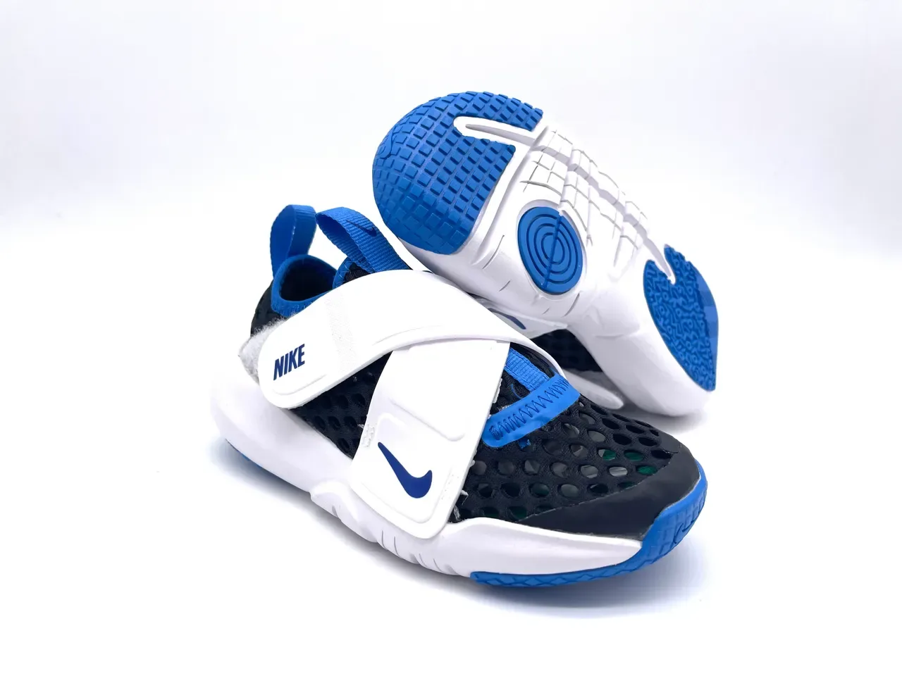 Nike White Black Laceless Strap Closure Perforated Mesh Upper Lifestyle Sneakers 10