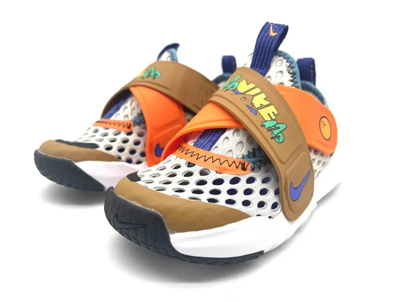 Nike White Black Laceless Strap Closure Perforated Mesh Upper Lifestyle Sneakers 20