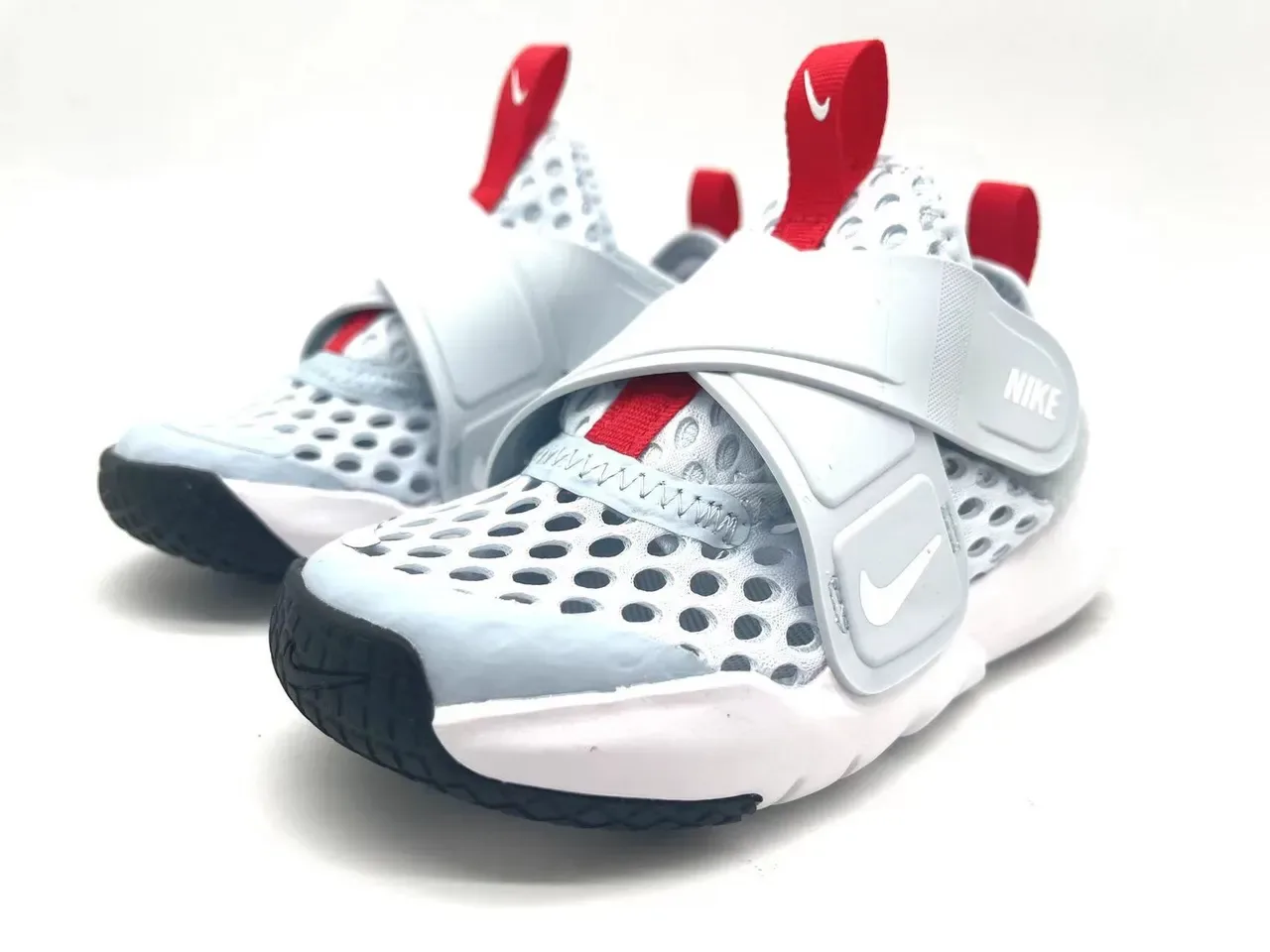 Nike White Black Laceless Strap Closure Perforated Mesh Upper Lifestyle Sneakers 24