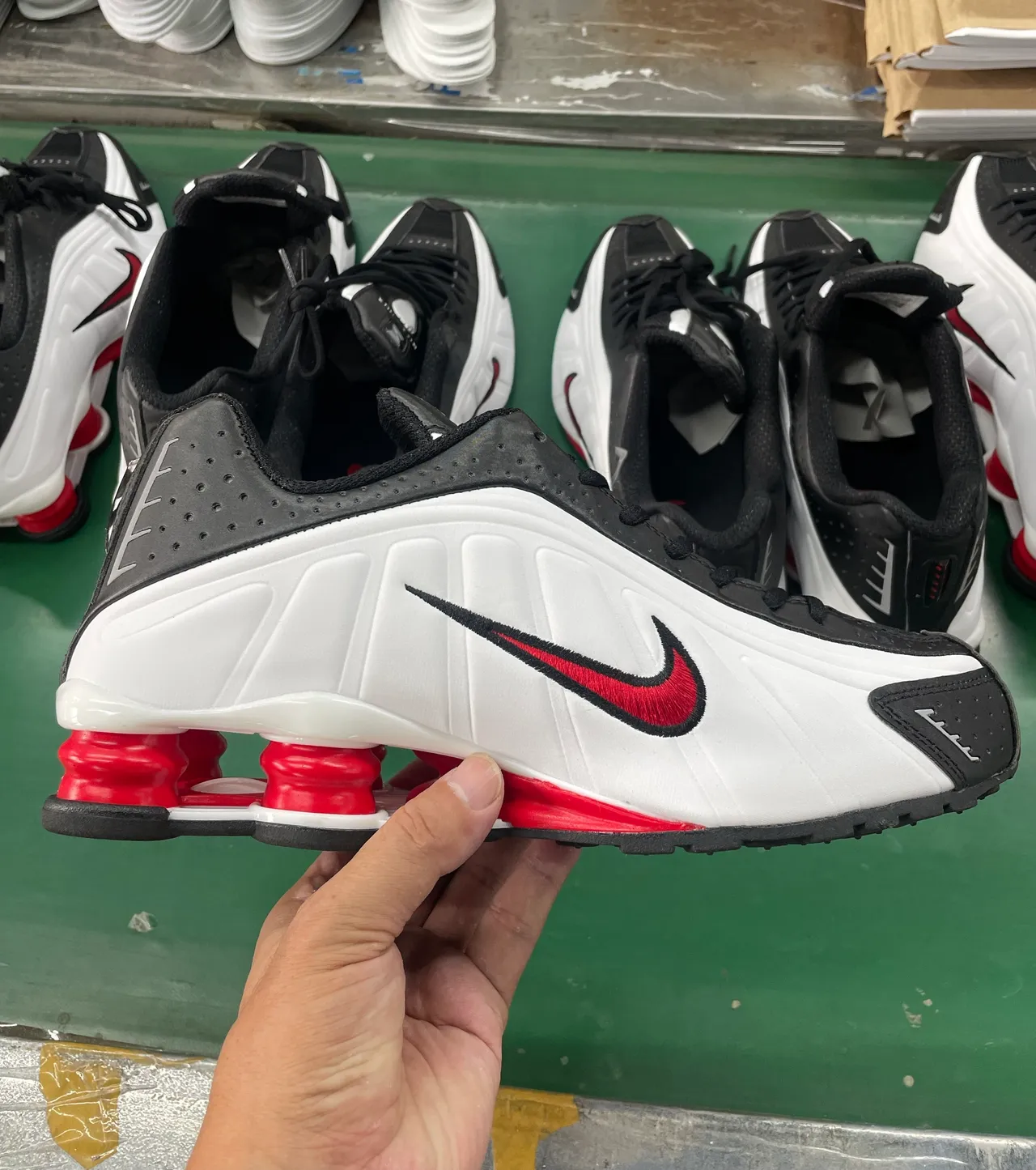 Nike White Black Low-Top Perforated Upper Lifestyle Sneakers 7