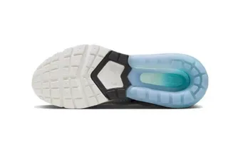 Nike Sneakers Lifestyle Blancs et Noirs, Maille et Overlay Synthétique, Unité de Coussin d'Air Visible et Exposée 2