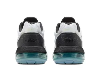 Nike Sneakers Lifestyle Blancs et Noirs, Maille et Overlay Synthétique, Unité de Coussin d'Air Visible et Exposée 3