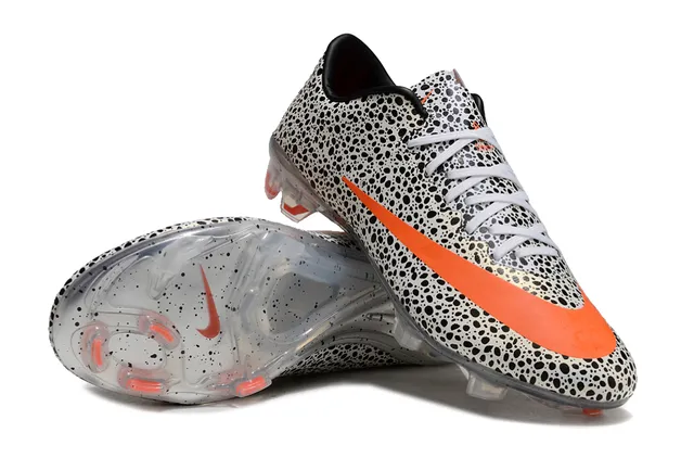 Nike chaussures de football blanches et noires avec upper speckled basse lacets silueta terrain ferme 4
