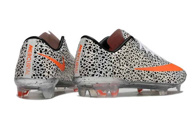 Nike chaussures de football blanches et noires avec upper speckled basse lacets silueta terrain ferme 5