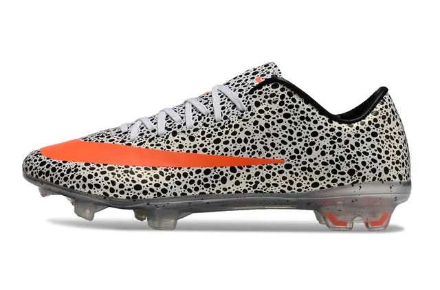 Nike chaussures de football blanches et noires avec upper speckled basse lacets silueta terrain ferme 7